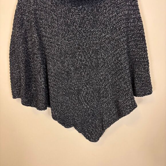 Roots Black and White Patterned Turtleneck Poncho Sweater One Size - Picture 2 of 4